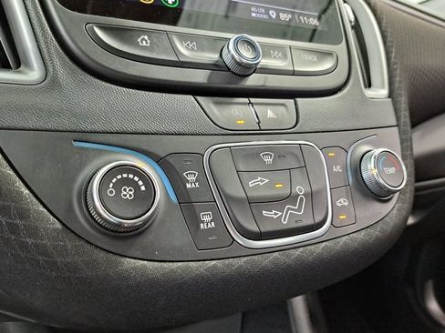 Used 2025 Chevrolet Malibu LS FWD image 16