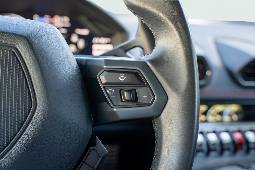 Used 2019 Lamborghini Huracan LP 580-2 RWD image 17