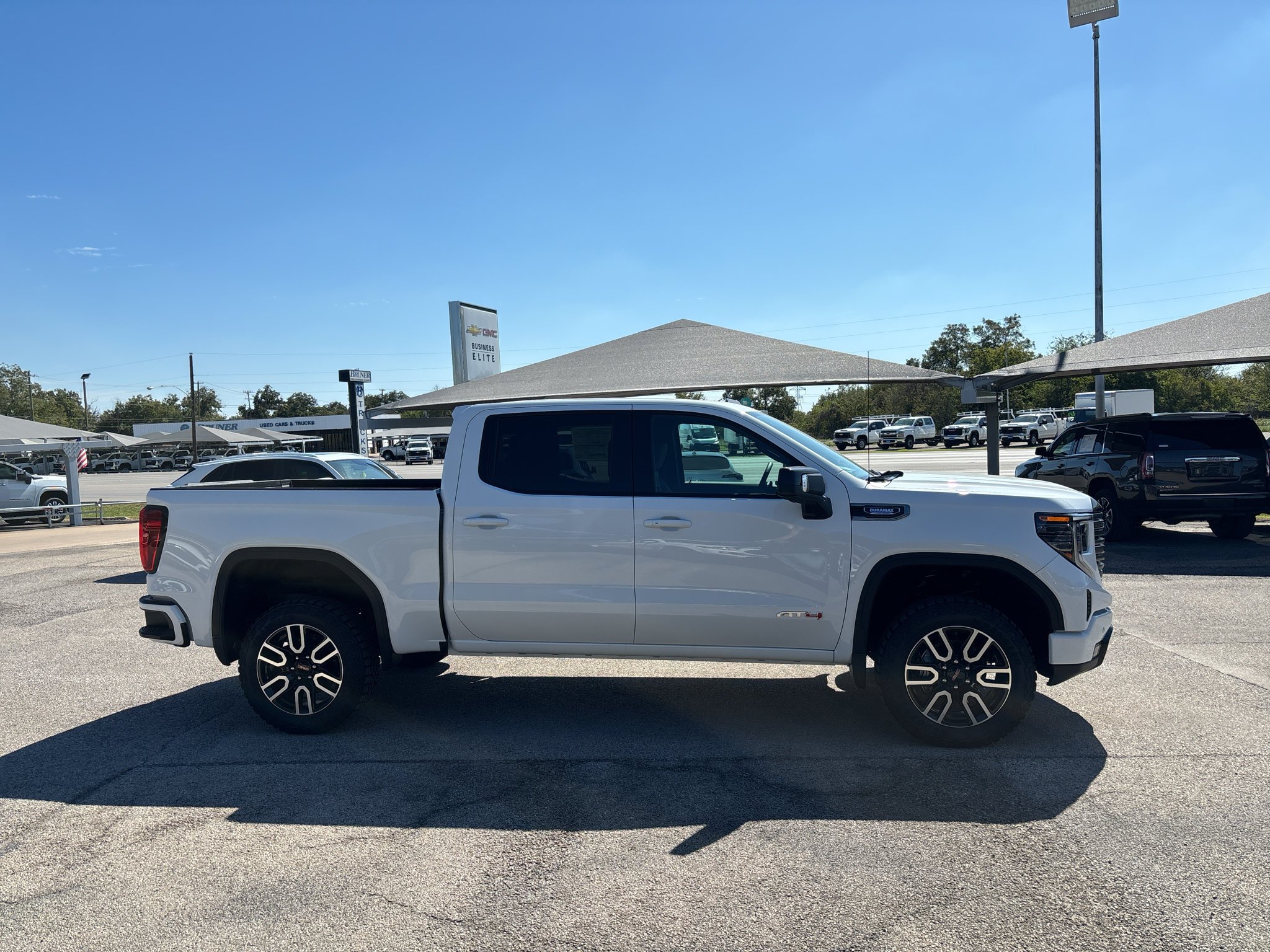 New 2026 GMC Sierra 1500 AT4 w/ AT4 Premium Package AWD/4WD image 4