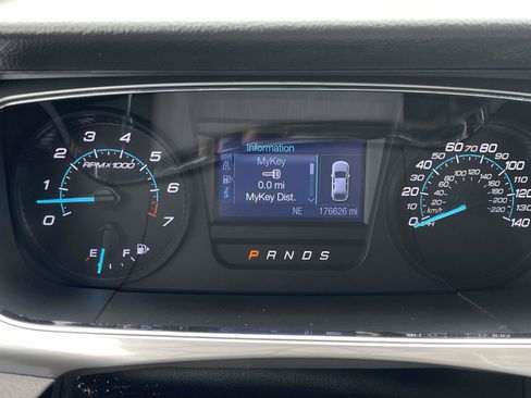 Used 2015 Ford Taurus SEL FWD image 19