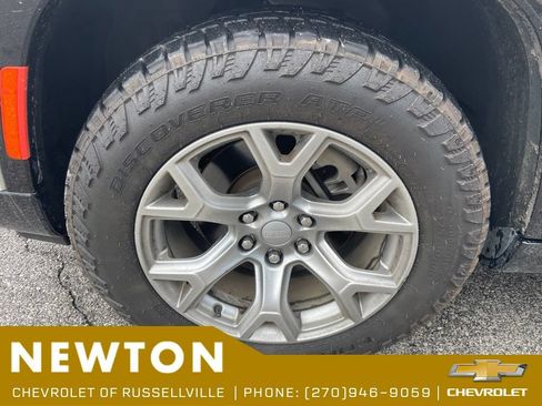 Used 2022 Jeep Wagoneer Series II RWD image 27
