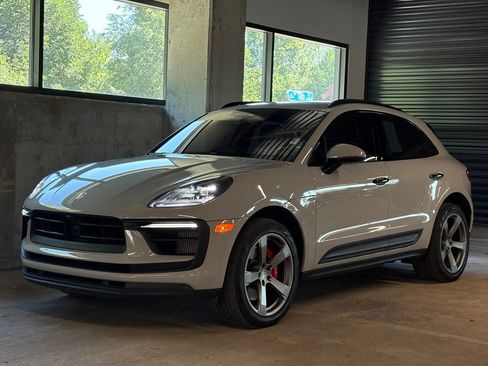 Certified 2023 Porsche Macan S AWD/4WD image 1