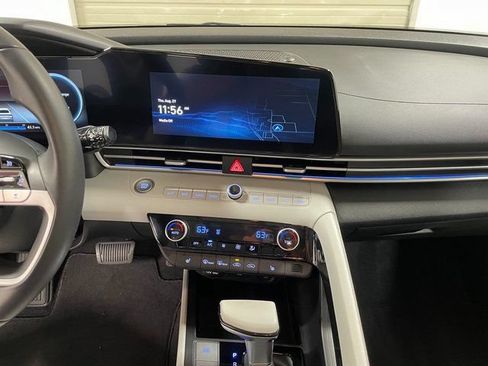 Used 2023 Hyundai Elantra Limited FWD image 19