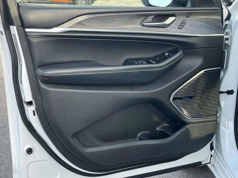 Used 2021 Jeep Grand Cherokee L Overland w/ Luxury Tech Group IV image 15