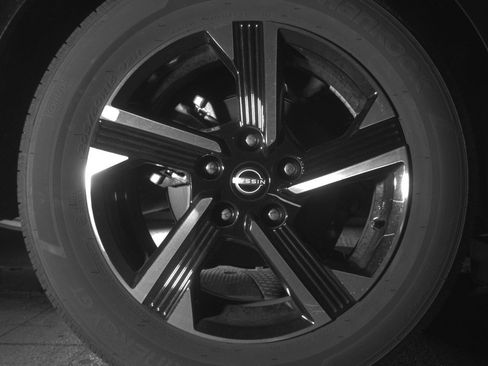 Used 2025 Nissan Sentra SV FWD image 15