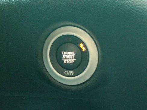 Used 2026 Chrysler Pacifica Select image 46