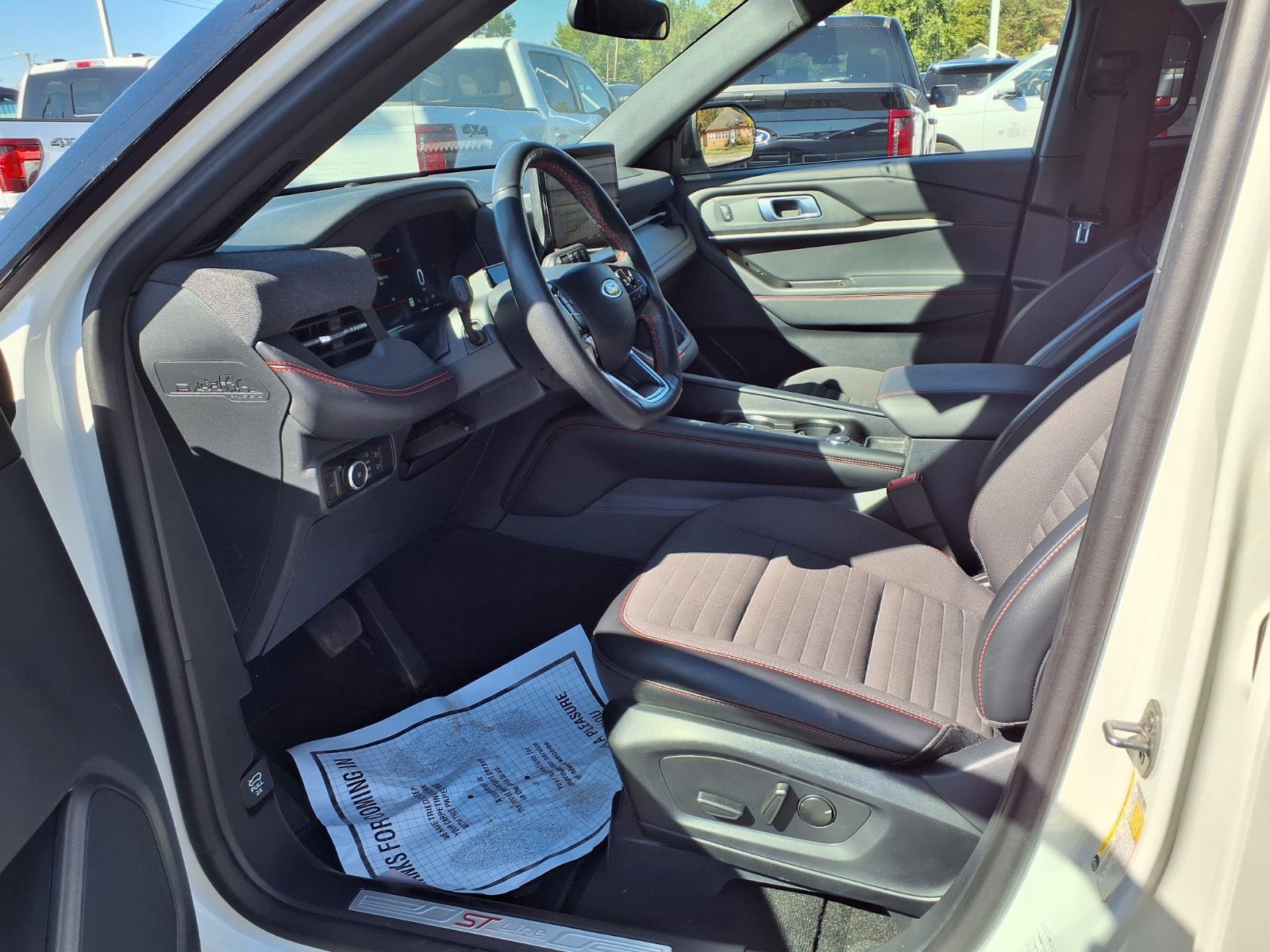 Used 2025 Ford Explorer ST-Line w/ ST-Line Street Pack AWD/4WD image 11