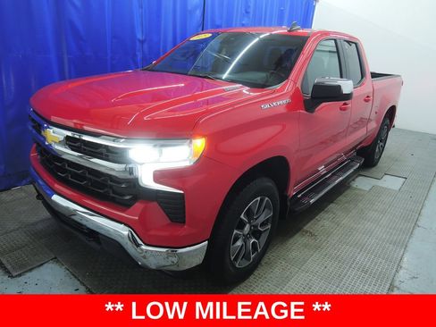 Used 2025 Chevrolet Silverado 1500 LT AWD/4WD image 3