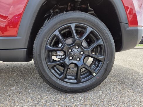 New 2026 Jeep Compass Latitude image 9