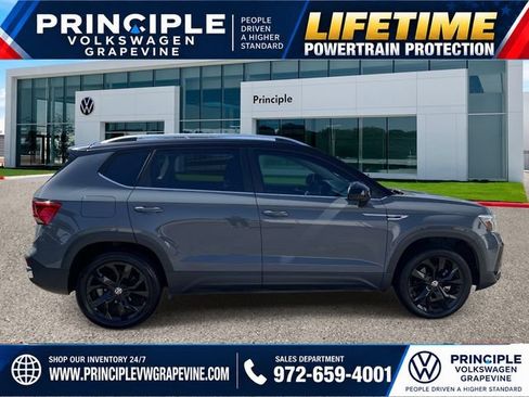 Used 2023 Volkswagen Taos SE w/ Panoramic Sunroof Package FWD image 4