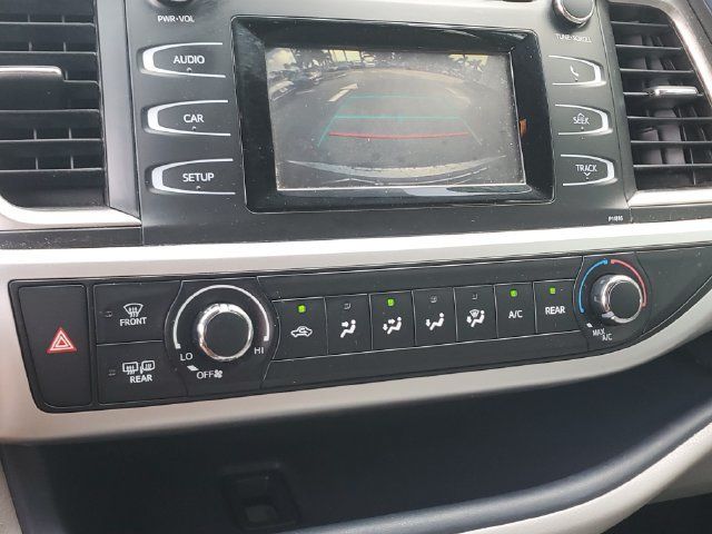 Used 2019 Toyota Highlander LE FWD image 28