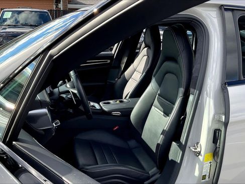 Used 2022 Porsche Panamera Turbo S image 28