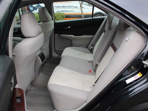 Used 2013 Toyota Camry XLE image 17