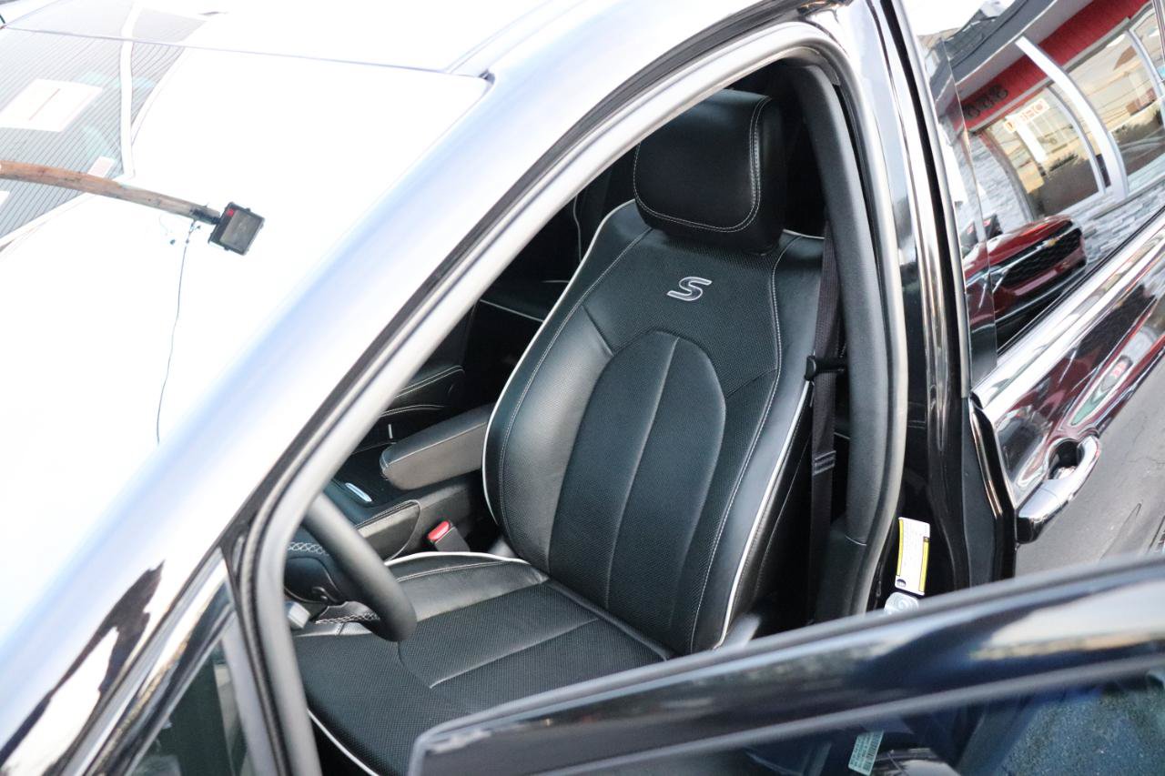 Used 2025 Chrysler Pacifica Limited FWD image 11