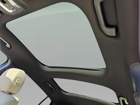 New 2026 Mercedes-Benz GLB 250 image 12