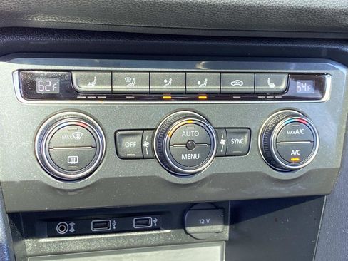 Used 2018 Volkswagen Tiguan SEL AWD/4WD image 17