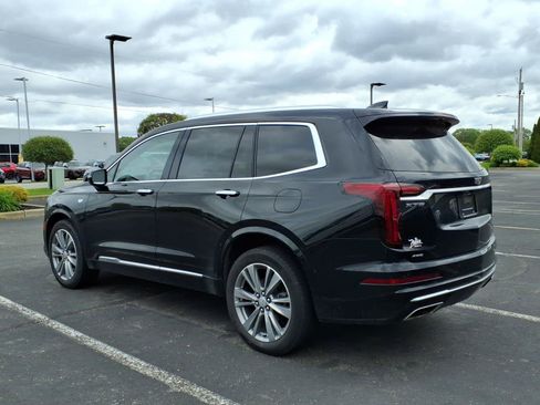 Used 2023 Cadillac XT6 Premium Luxury w/ Technology Package AWD/4WD image 4