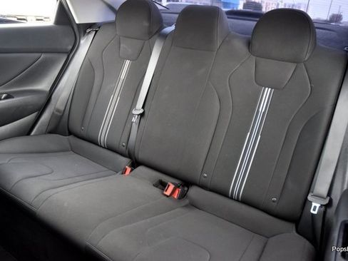 Used 2023 Hyundai Elantra SEL w/ Convenience Package image 10