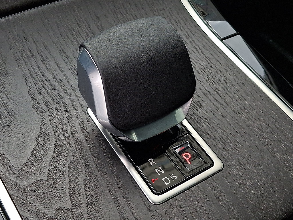 Used 2026 Land Rover Range Rover Velar S AWD/4WD image 13
