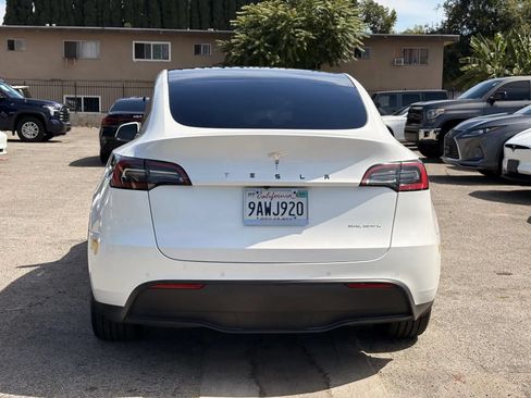 Used 2022 Tesla Model Y Long Range AWD/4WD image 3