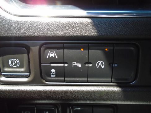 Used 2023 GMC Yukon SLT AWD/4WD image 74