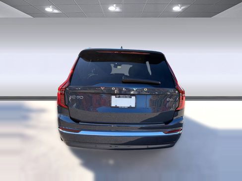 New 2026 Volvo XC90 B6 Plus w/ Protection Package image 10