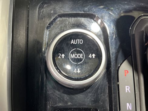 Used 2024 Chevrolet Colorado Z71 w/ Z71 Convenience Package 2 image 24