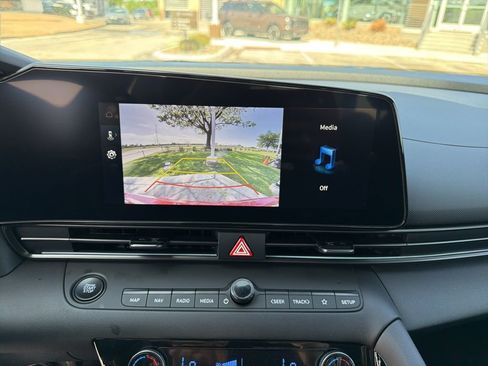 New 2025 Hyundai Elantra SEL FWD image 24