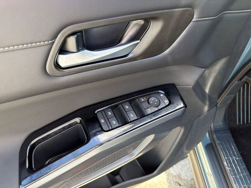 New 2026 Nissan Pathfinder SL FWD image 16