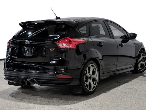 Used 2017 Ford Focus ST FWD image 6