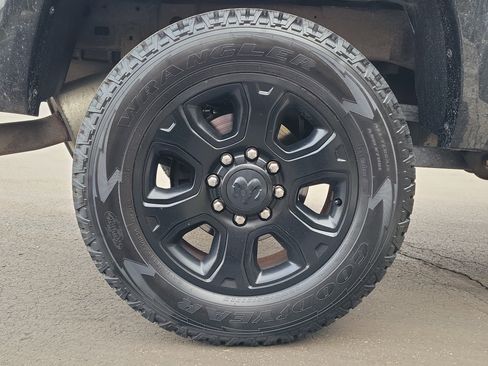 Used 2014 RAM 2500 Laramie w/ Black Appearance Group image 5