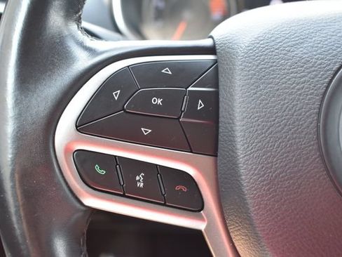 Used 2020 Jeep Cherokee Latitude Plus w/ Cold Weather Group AWD/4WD image 21