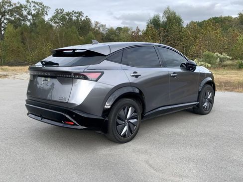 Used 2023 Nissan Ariya AWD image 7