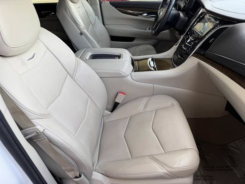 Used 2018 Cadillac Escalade Luxury RWD image 21