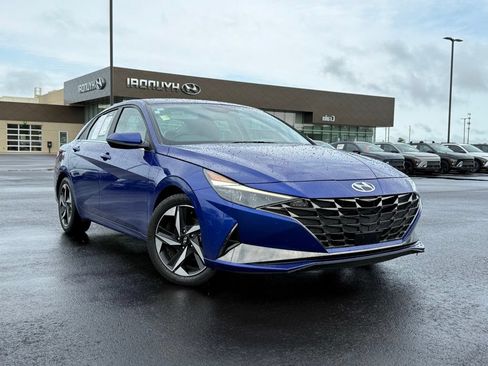 Used 2023 Hyundai Elantra Limited FWD image 3
