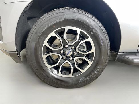 Used 2024 Ford Expedition XLT image 30