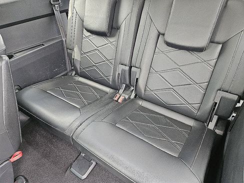 Used 2024 Volkswagen Atlas SE FWD image 22