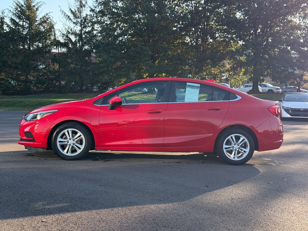 Used 2018 Chevrolet Cruze LT FWD image 3