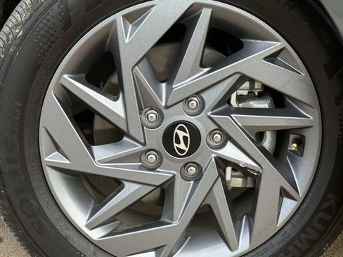 Used 2025 Hyundai Elantra Blue image 9