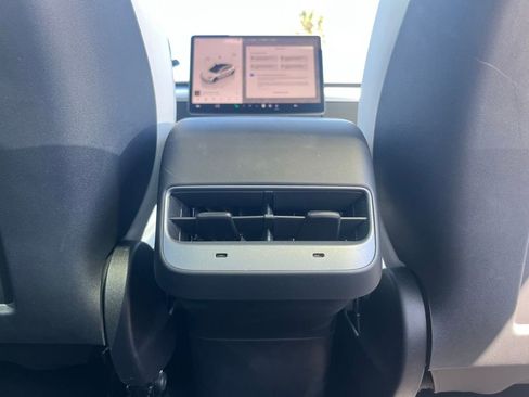 Used 2023 Tesla Model 3 Standard Range image 15