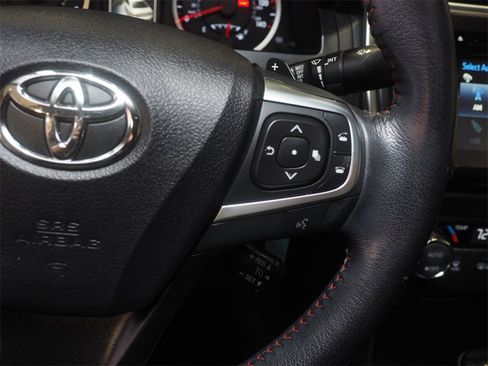 Used 2016 Toyota Camry XLE image 19
