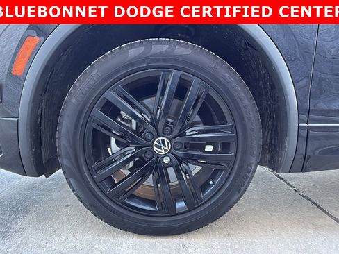 Used 2022 Volkswagen Tiguan SE R-Line image 33