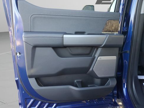 New 2026 Ford F250 Lariat w/ Black Appearance Package image 28