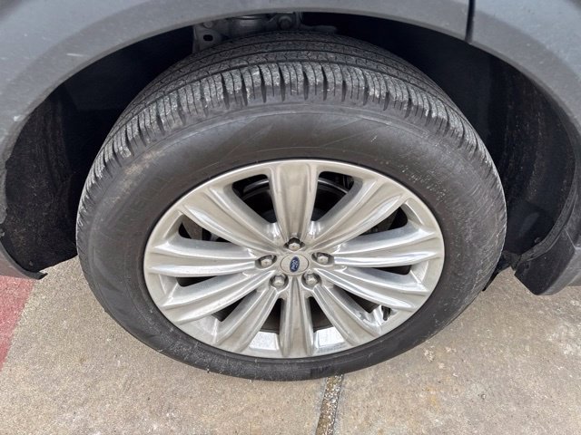 Used 2022 Ford Explorer Limited w/ Equipment Group 301A RWD image 18