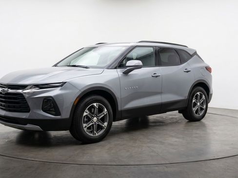 Used 2025 Chevrolet Blazer LT FWD image 3