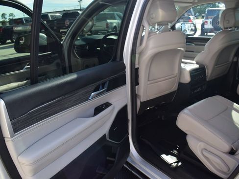 Used 2022 Jeep Wagoneer Series III w/ Flexible Seating Group RWD image 11