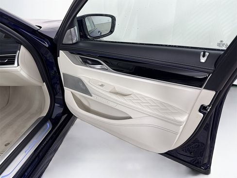 Used 2022 BMW ALPINA B7 xDrive image 30