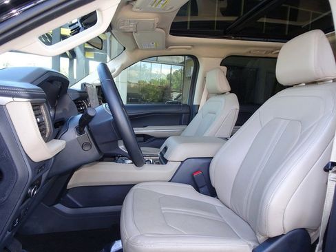 Used 2023 Ford Expedition Limited image 13