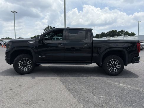 Used 2024 GMC Sierra 1500 AT4 w/ Technology Package AWD/4WD image 9