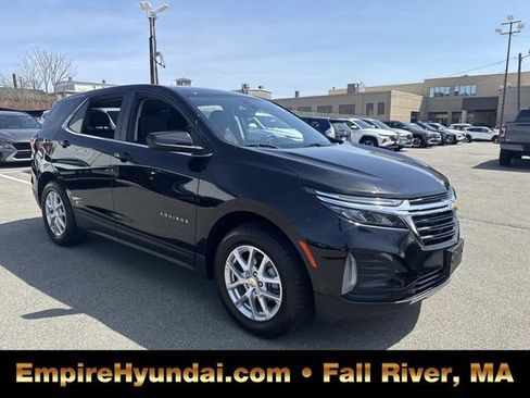 Used 2024 Chevrolet Equinox LT image 2